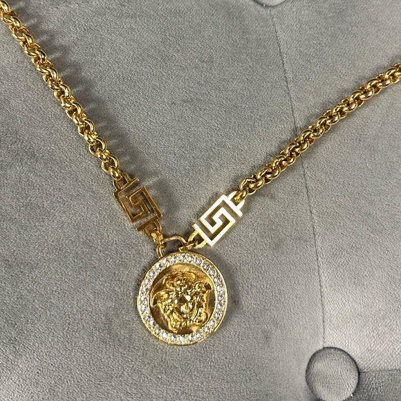 Neckless Versace medusa - Picture 3 of 6